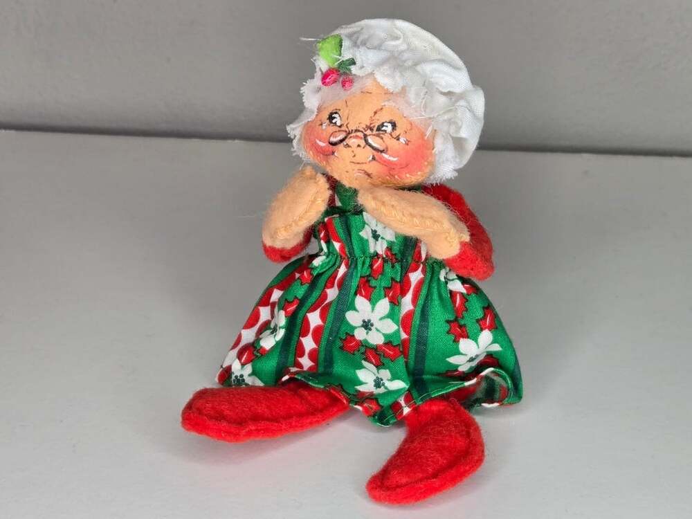Annalee Mobilitee Mrs Santa Claus Christmas Doll 1981 Vintage Posable